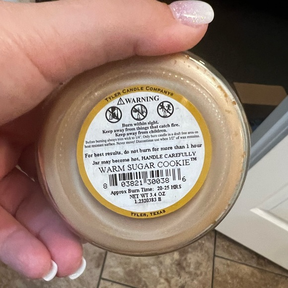 Small warm vanilla sugar BRAND NEW Tyler candle company candle - Picture 3 of 4